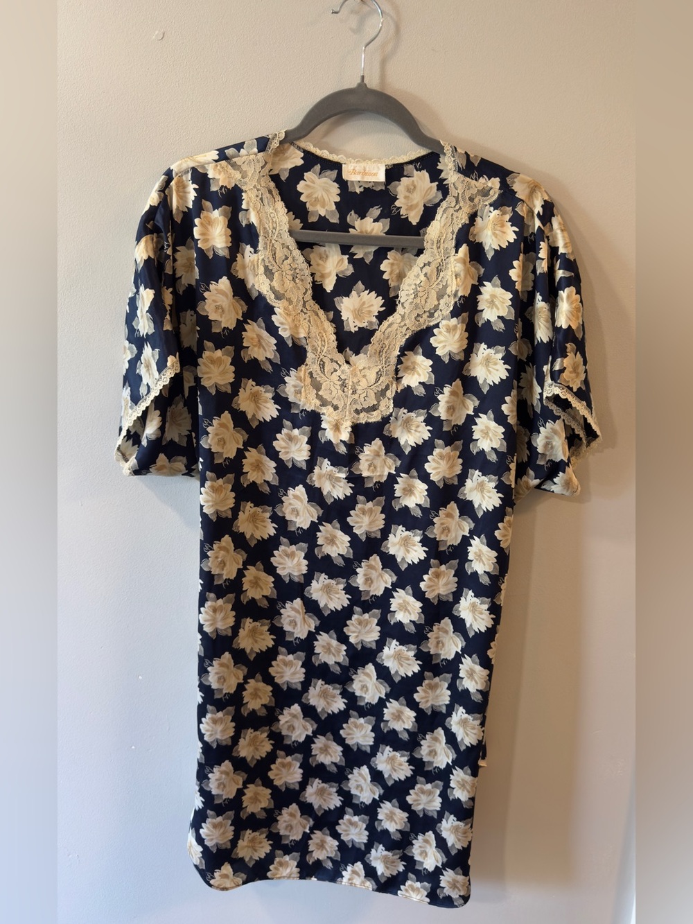 Vintage Barbizon Silky Floral Lace Nightgown Chemise Sleep Shirt Navy Cream